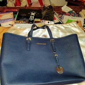 Authentic Michael Kors Navy Purse Like New